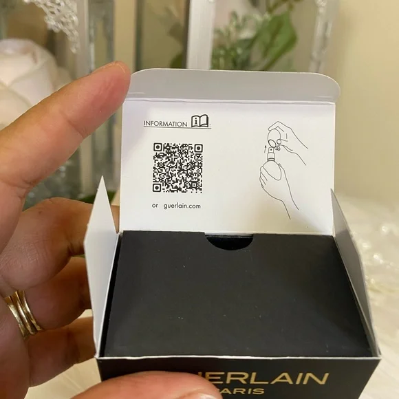 Guerlain L'esentiel natural glow foudation 16H wear COLOR PORCELAIN WARM 1 FL OZ - Picture 7 of 7